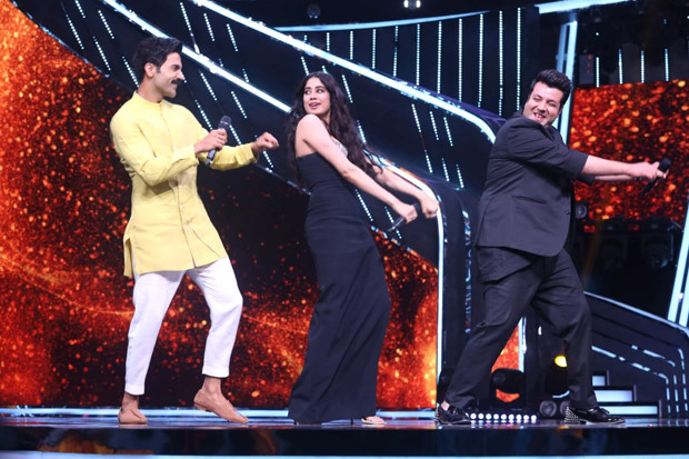 Janhvi Kapoor, Rajkummar Rao, Varun Sharma promote Roohi on the sets of Indian Idol 12