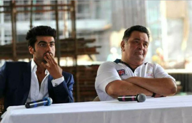 "Cheers to that twinkle in your eyes" - Arjun Kapoor pays tribute to Rishi Kapoor on his first death anniversary