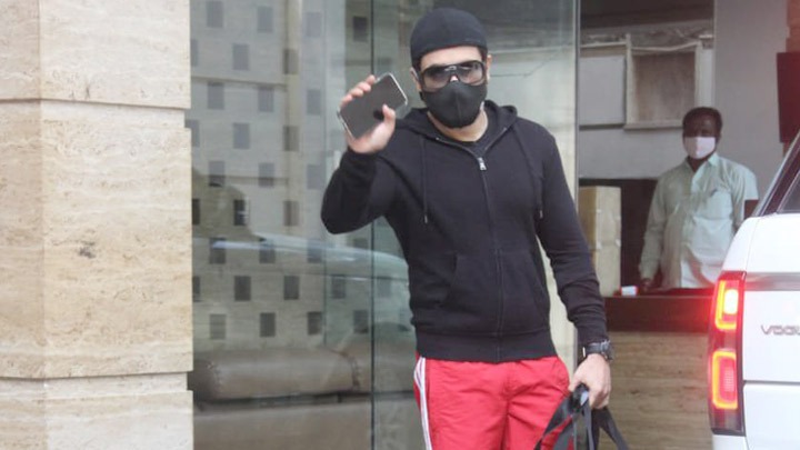 Emraan Hashmi spotted at a private gym in Bandra