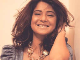 Jennifer Winget looks glamourous in new pictures, melts hearts with her smile