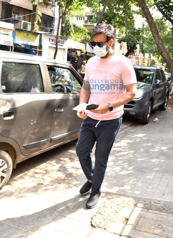 photos ajay devgn snapped at a clinic in juhu 4