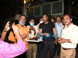 Photos: Ajay Devgn snapped cutting a birthday cake with fans