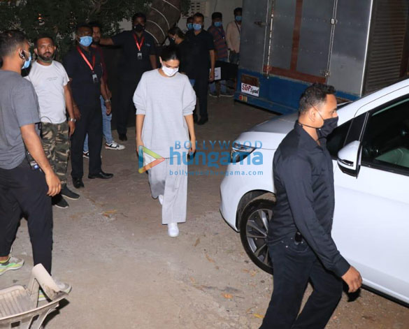 photos deepika padukone spotted post shoot in bandra 6