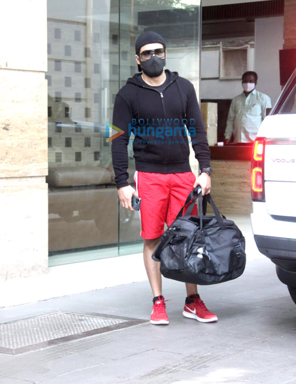 photos emraan hashmi spotted in bandra 4
