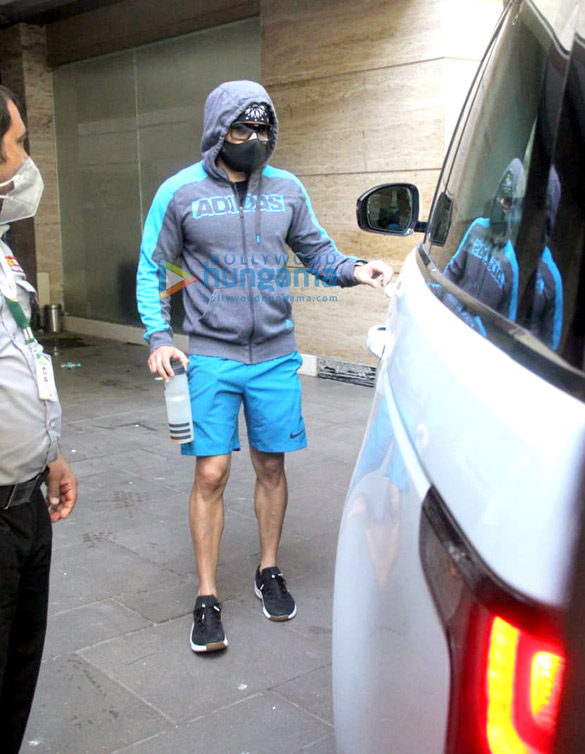 photos emraan hashmi spotted outside gym in bandra 2