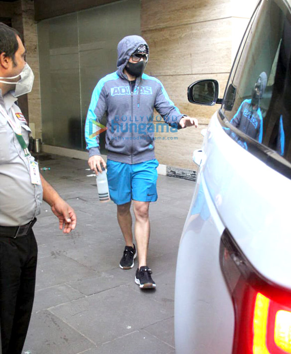 photos emraan hashmi spotted outside gym in bandra 3