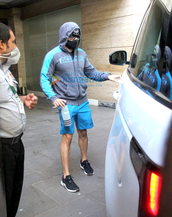 photos emraan hashmi spotted outside gym in bandra 4