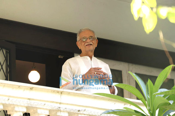 photos gulzar snapped at his balcony in bandra 3