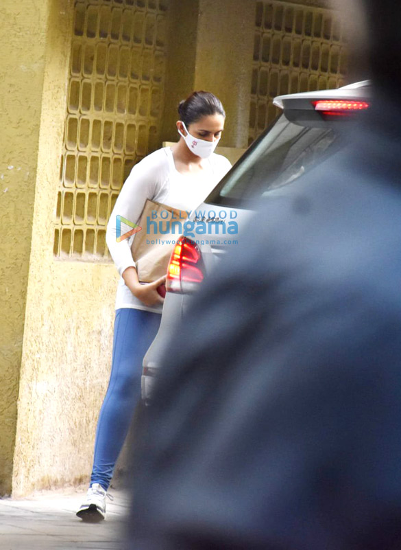photos huma qureshi snapped in juhu 1