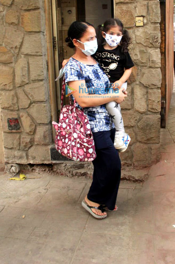 photos inaaya naumi kemmu and karisma kapoor with son spotted at kareena kapoor khans house 3