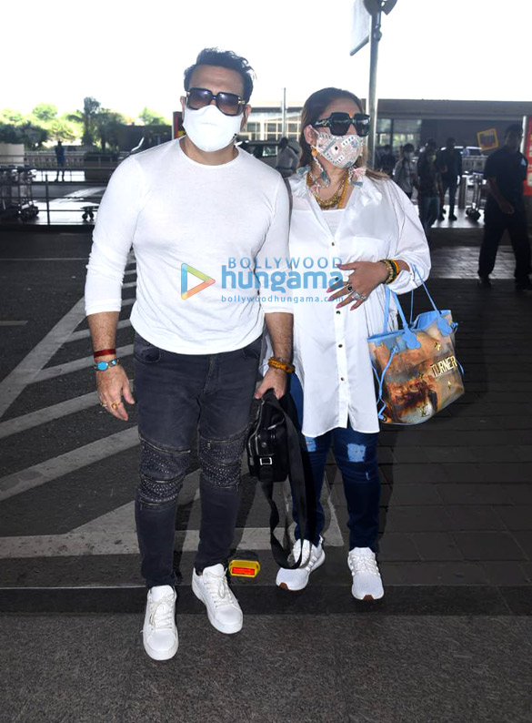 photos janhvi kapoor and govinda snapped at the airport 4