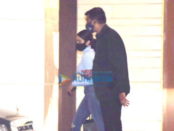 Photos: Janhvi Kapoor snapped at Jackky Bhagnani's house in Bandra