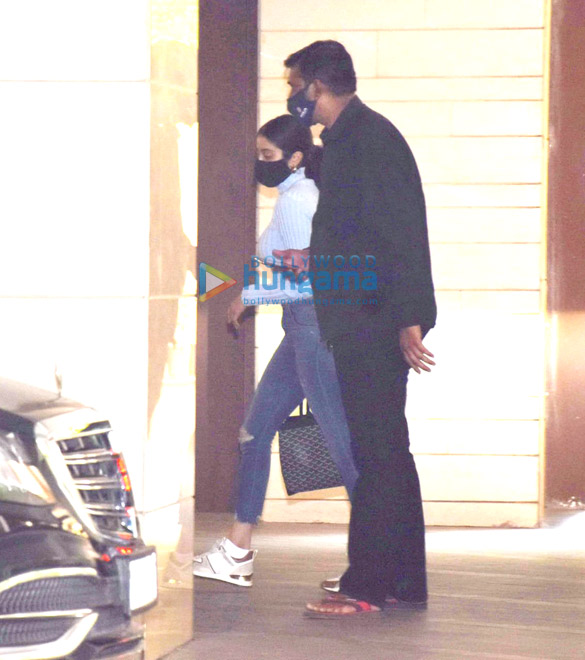 photos janhvi kapoor snapped at jackky bhagnanis house in bandra 1