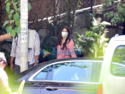 Photos: Janhvi Kapoor spotted at a clinic