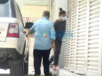 Photos: Kareena Kapoor Khan snapped outside a clinic in Bandra