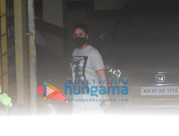 photos kareena kapoor khan spotted in bandra 3 22