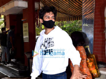 Photos: Kartik Aaryan snapped at a dubbing studio in Andheri