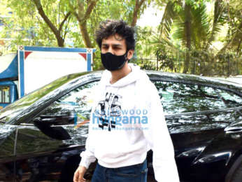 Photos: Kartik Aaryan snapped at a dubbing studio in Andheri