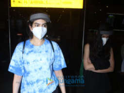 Photos: Khushi Kapoor and Shanaya Kapoor snapped at the airport
