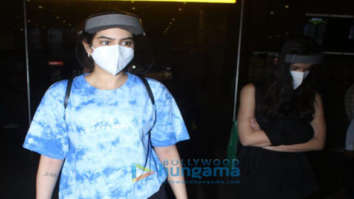 Photos: Khushi Kapoor and Shanaya Kapoor snapped at the airport