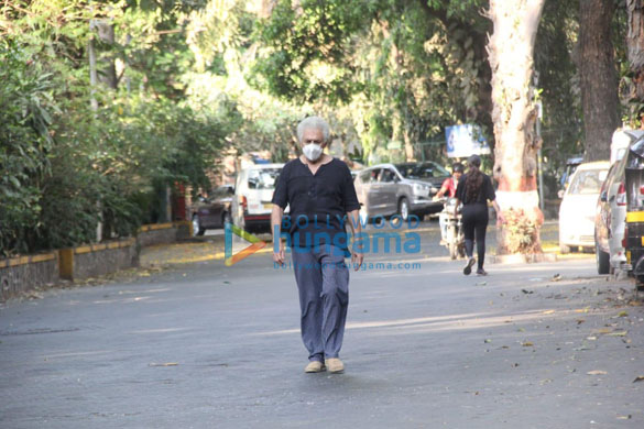 photos naseeruddin shah snapped in bandra 1