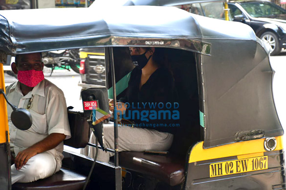 photos neha sharma spotted in bandra 3 5