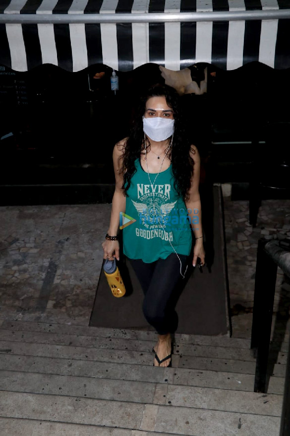 photos preity zinta snapped at nail spa in bandra 3