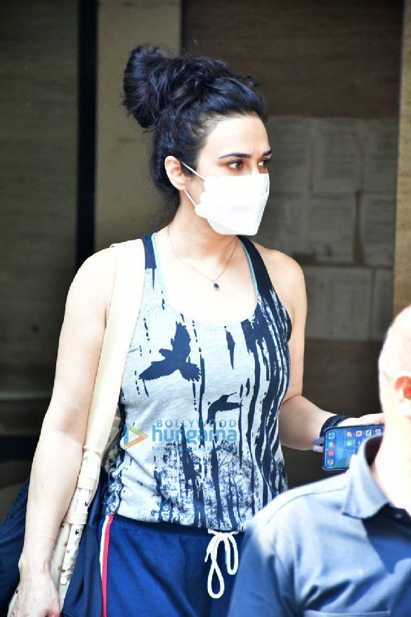 photos preity zinta spotted at a clinic in bandra 1