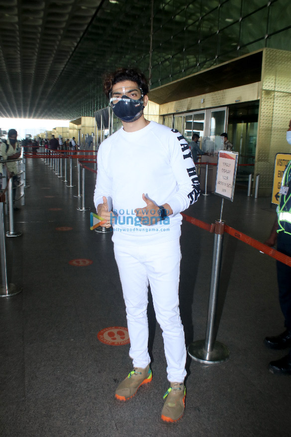 photos ranbir kapoor alia bhatt nikita dutta and others snapped at the airport 1