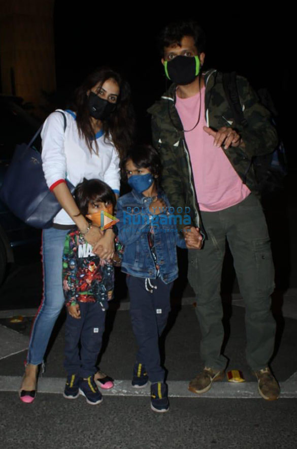 photos ranveer singh sara ali khan deepika padukone janhvi kapoor and others snapped at the airport 5