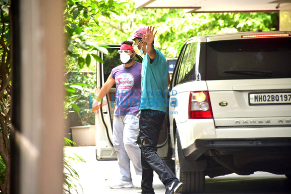 photos saif ali khan spotted in bandra 1 2