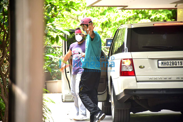 photos saif ali khan spotted in bandra 2 2
