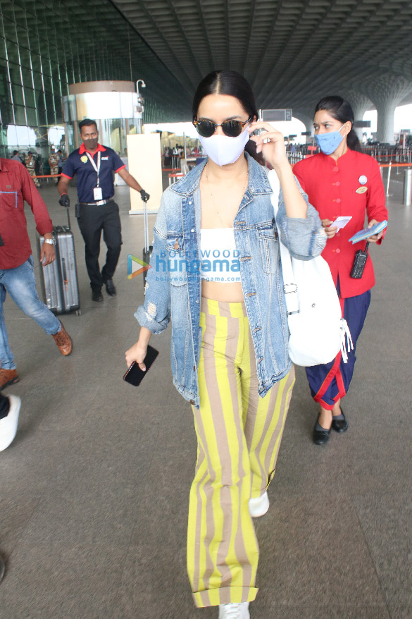 photos shraddha kapoor snapped at the airport 2 3