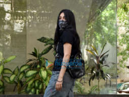 Photos: Shruti Haasan snapped at a clinic in Juhu