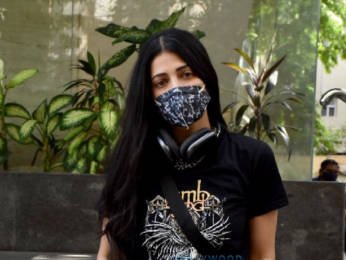 Photos: Shruti Haasan snapped at a clinic in Juhu