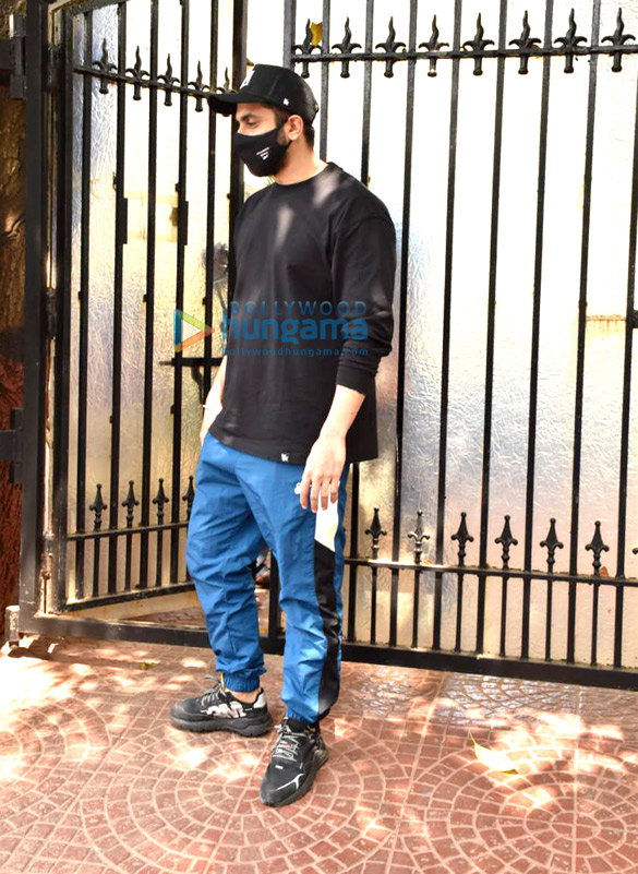 photos sunny singh nijjar snapped at luv ranjans office in juhu 4