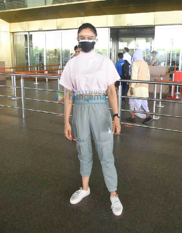 photos tamannaah bhatia hina khan tinaa dattaa and others snapped at the airport 1 2