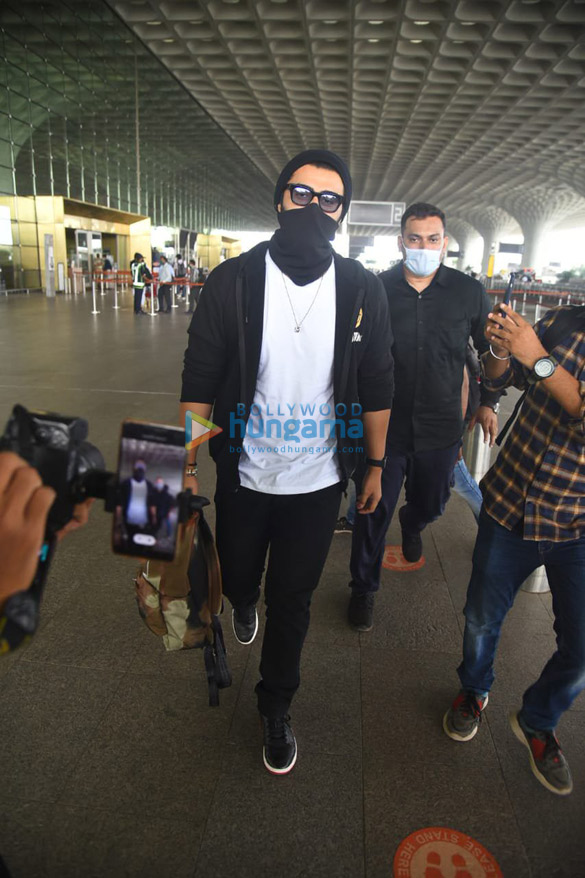 photos tara sutaria arjun kapoor and rashmika mandanna snapped at the airport 1