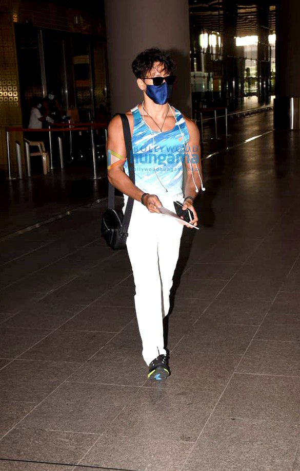 photos tiger shroff disha patani alia bhatt and ranbir kapoor snapped at the airport 1