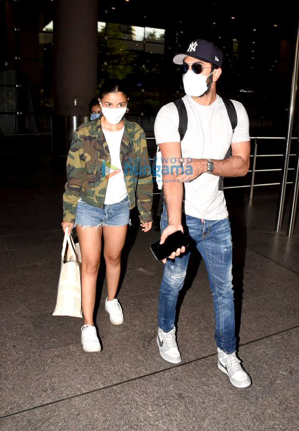 photos tiger shroff disha patani alia bhatt and ranbir kapoor snapped at the airport 6