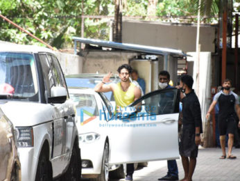 Photos: Tiger Shroff spotted at a dance class in Andheri