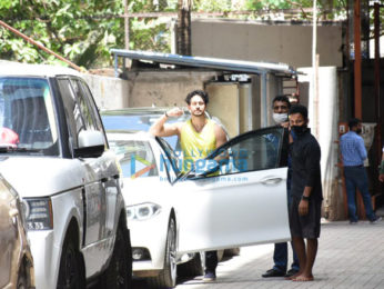 Photos: Tiger Shroff spotted at a dance class in Andheri
