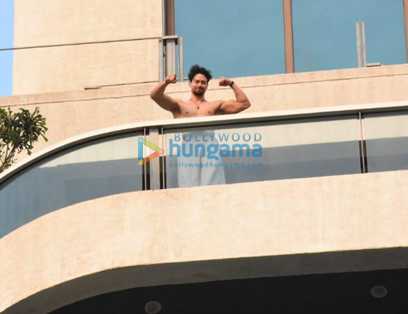 Photos: Tiger Shroff spotted at his balcony Photos: Tiger Shroff spotted at his balcony