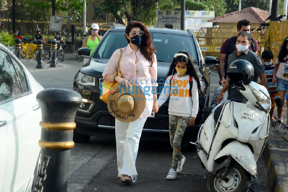 photos twinkle khanna snapped with her daughter nitara kumar at gateway of india 2