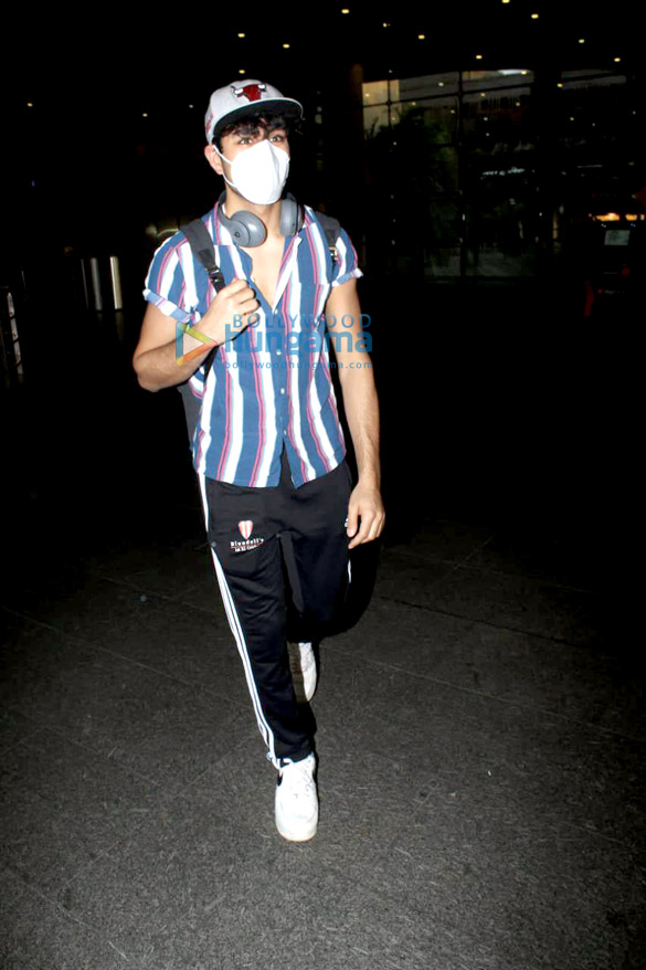 photos urvashi rautela ekta kapoor and others snapped at the airport 5