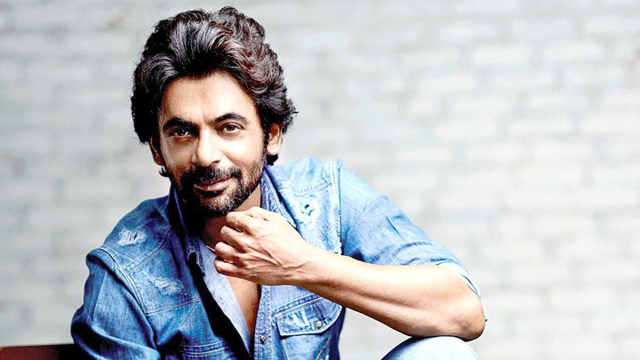 ROFL- Sunil Grover’s question to Gaurav: “Aap itni sari LIPSTICK lagate ho, aapka kitna…”| Mallika ROFL- Sunil Grover’s question to Gaurav: “Aap itni sari LIPSTICK lagate ho, aapka kitna…”| Mallika