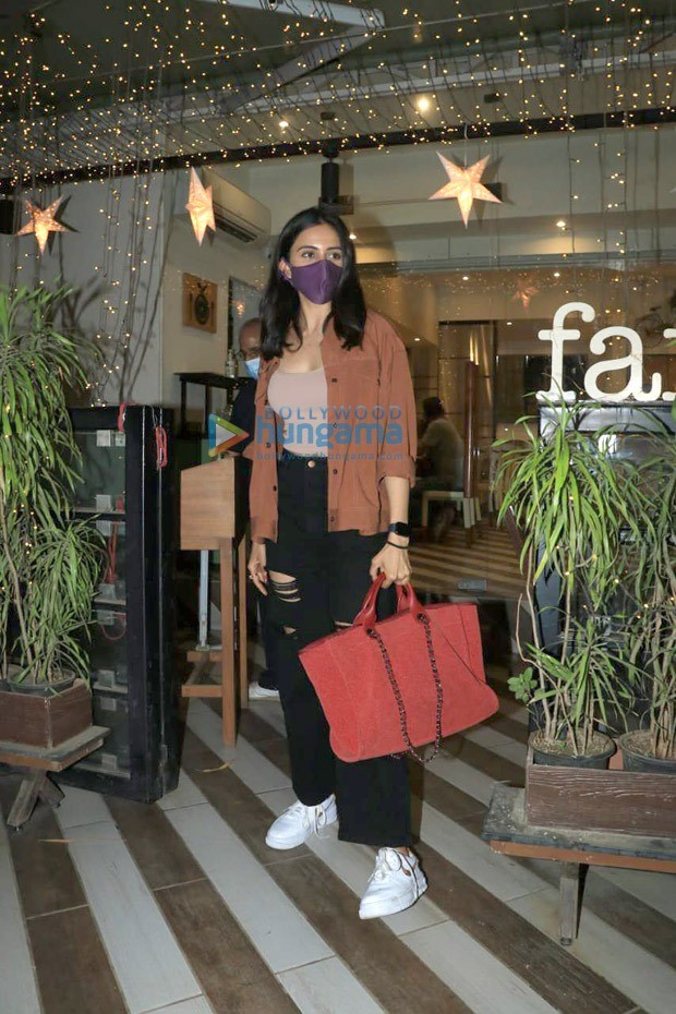 Rakul Preet Singh pairs her casuals with luxury Chanel tote bag worth Rs. 2.6 lakhs
