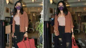 Rakul Preet Singh pairs her casuals with luxury Chanel tote bag worth Rs. 2.6 lakhs