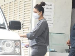 Saif Ali Khan & Kareena Kapoor Khan spotted at a clinic in Bandra