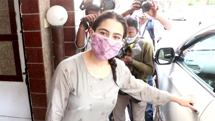 Sara Ali Khan spotted post-gym in Santacruz